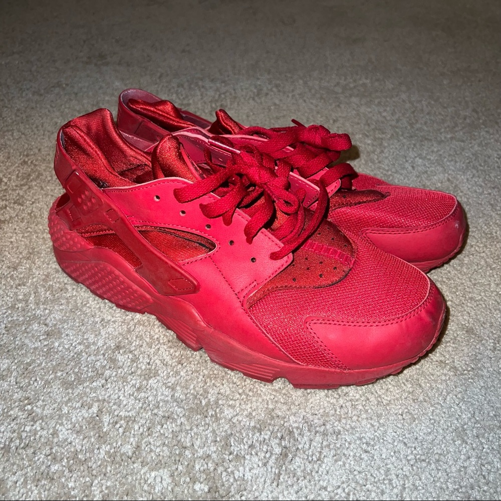 nike huarache triple red